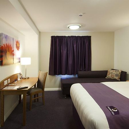 Premier Inn Bicester Buitenkant foto
