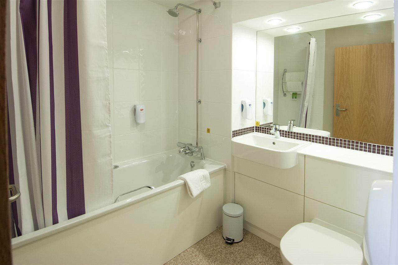Premier Inn Bicester Buitenkant foto