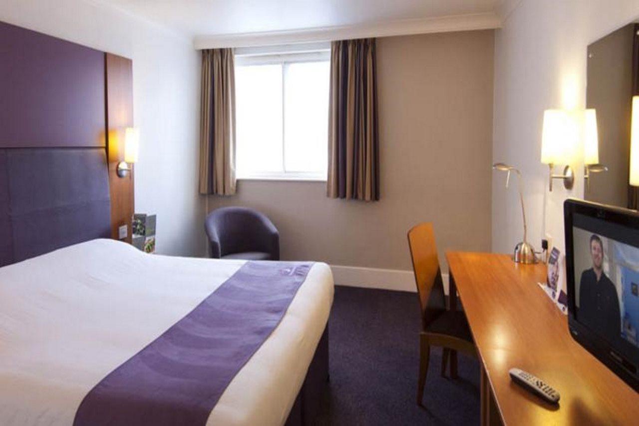 Premier Inn Bicester Buitenkant foto