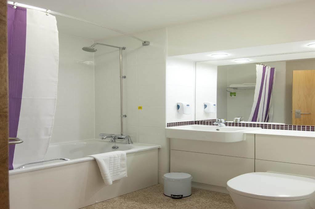 Premier Inn Bicester Buitenkant foto